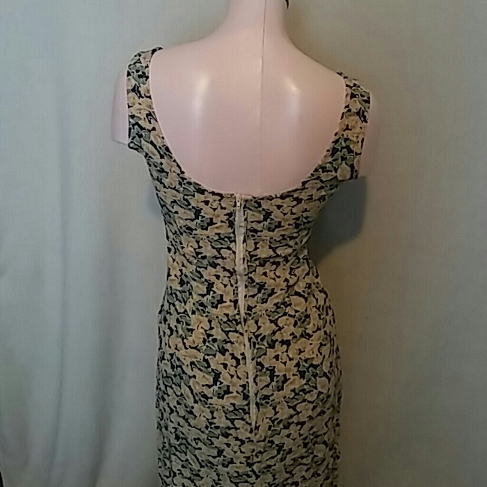 Dress - Picture 3 of 4